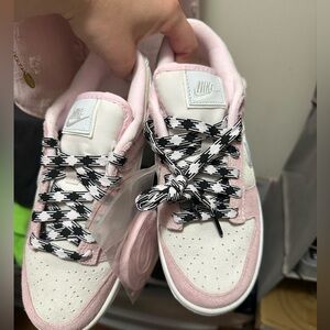 dead stock suede pink dunks 7.5W